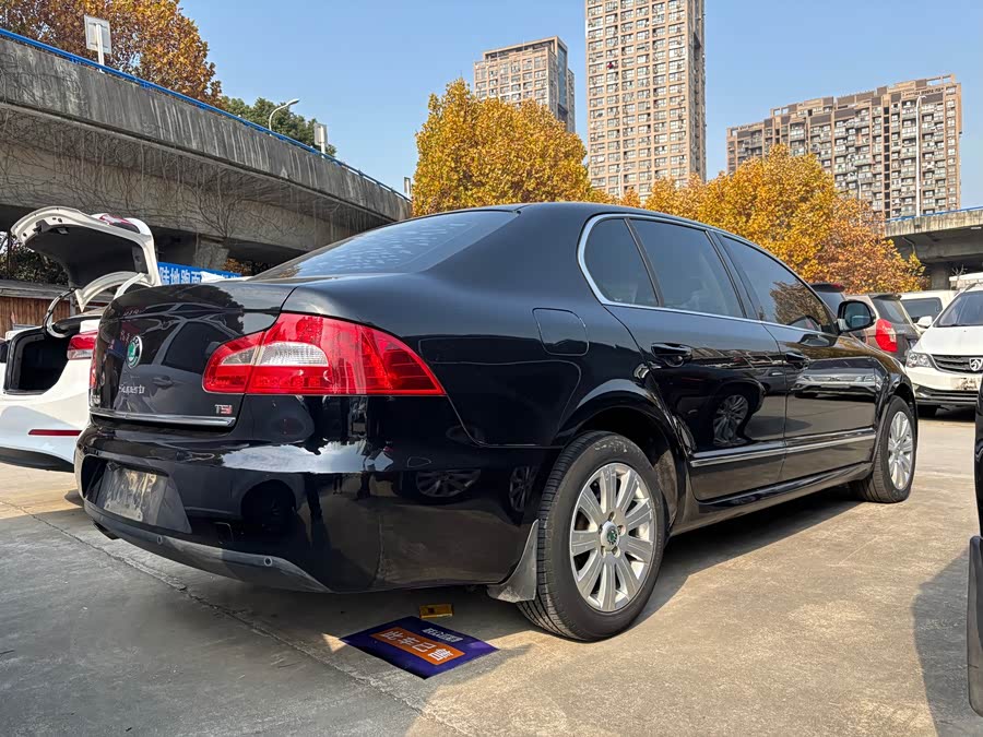 Skoda Superb 2013 car image #5