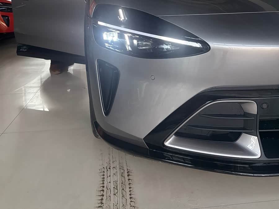 MI YU7 2025 car image #5