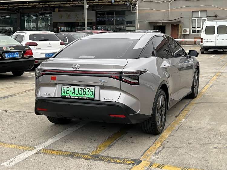 Toyota bZ3 2023 immagine di auto #5