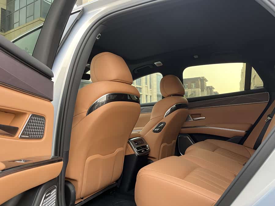 BYD HanL 2025 صورة سيارة #5