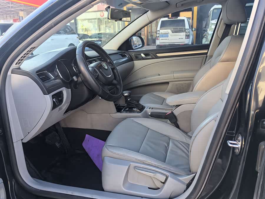 Skoda Superb 2013 car image #5