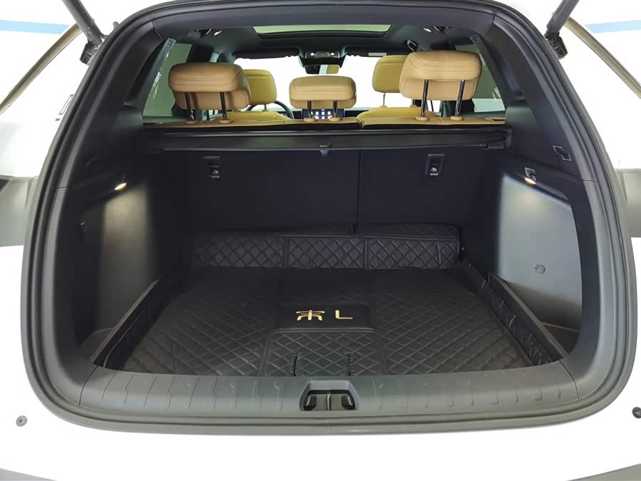 BYD SongL DM-i 2025 car image #5