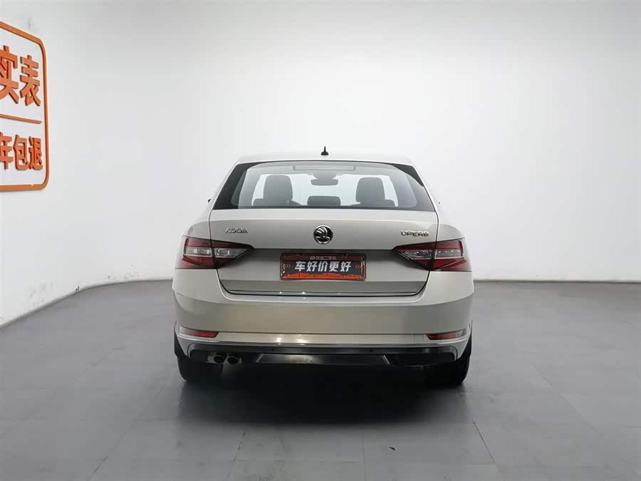 Skoda Superb 2016 car image #5