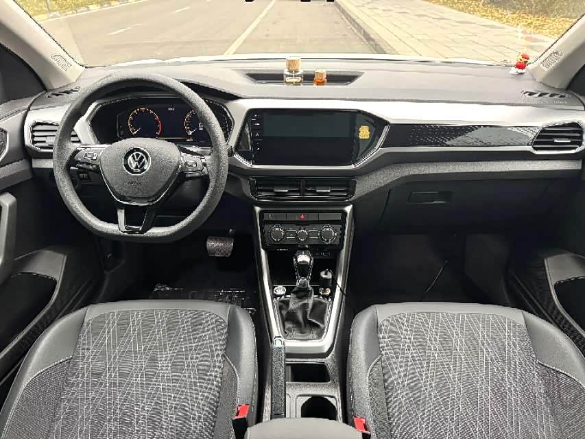 Volkswagen T-Cross 2024 car image #5