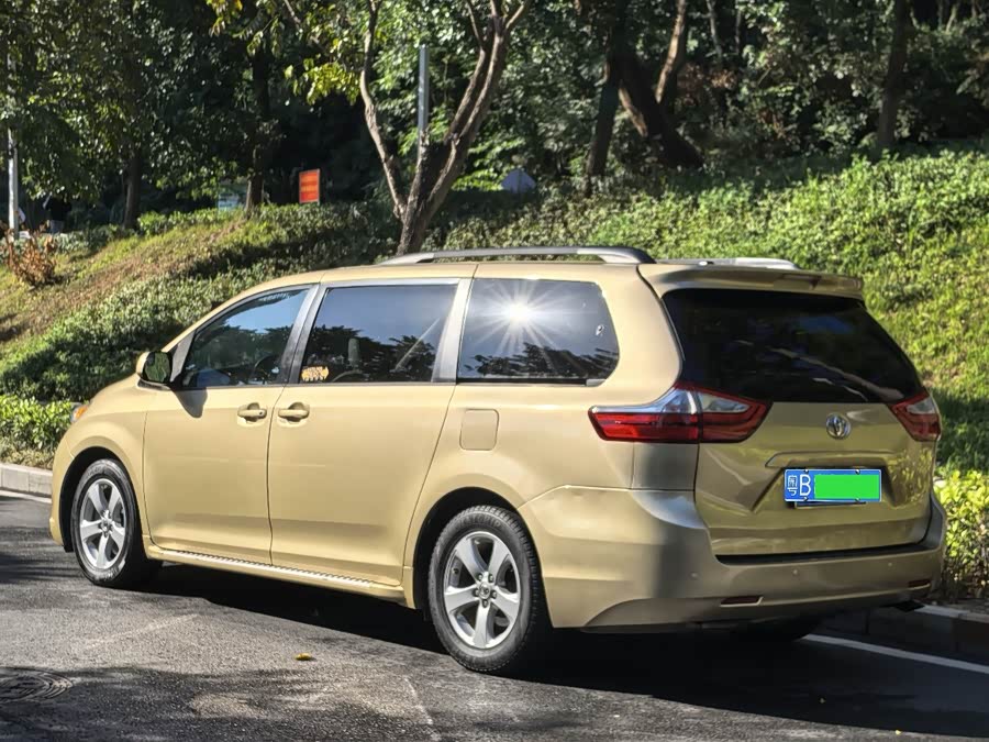 Toyota SIENNA 2015 car image #5