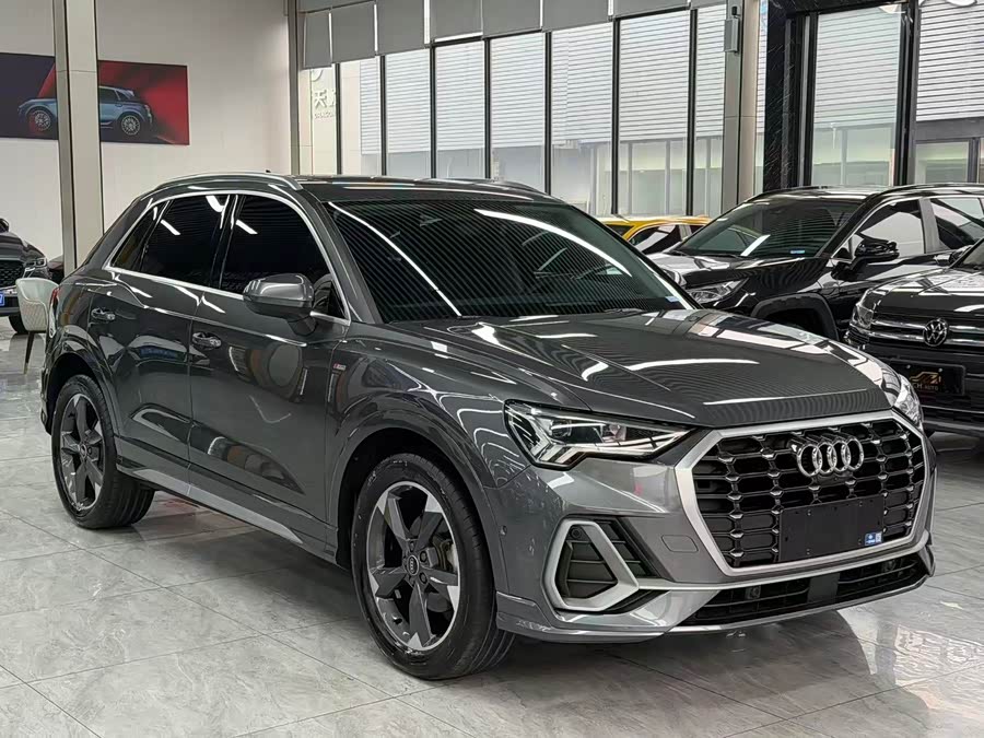 Audi Q3 2022 car image #5