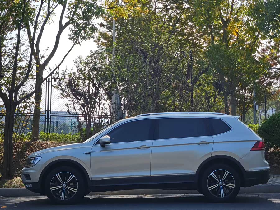 Volkswagen Tiguan L 2019 car image #5