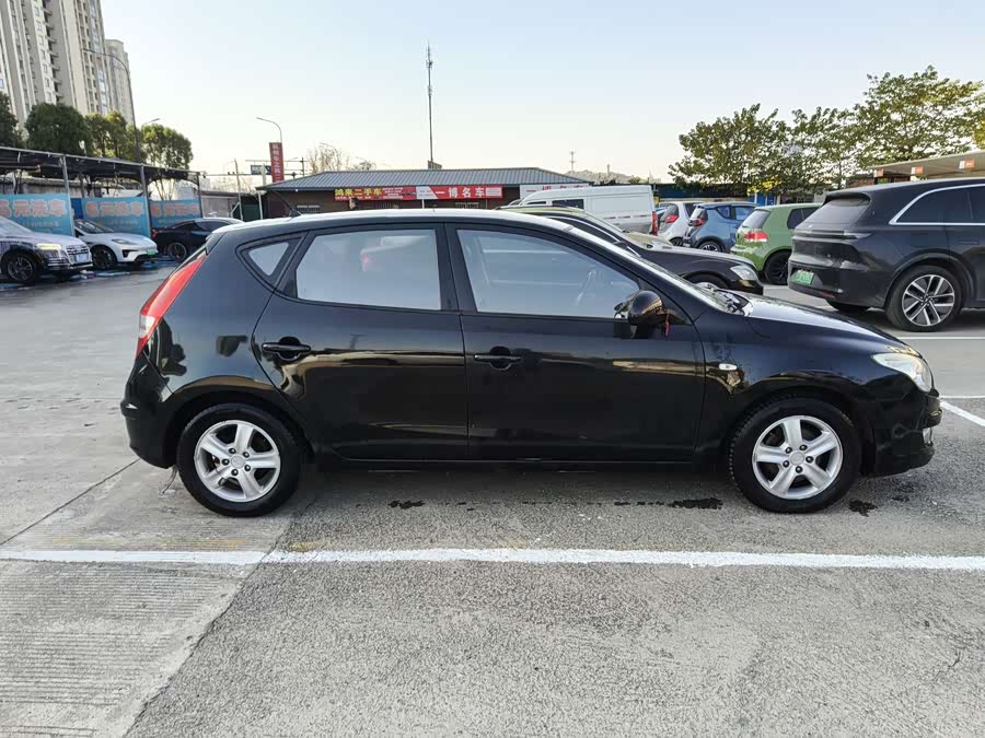 Hyundai i30 2010 car image #5