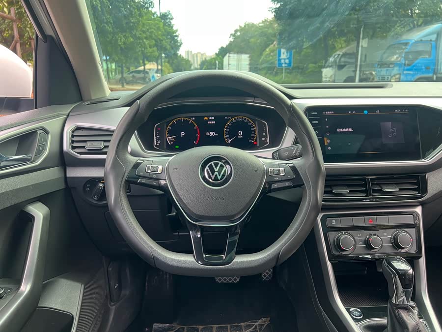Volkswagen T-Cross 2023 car image #5