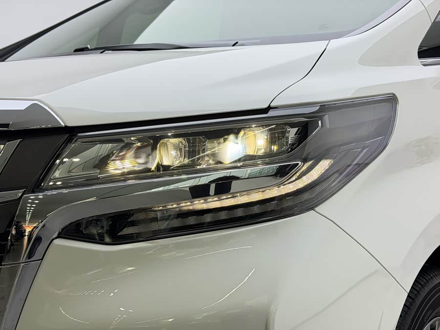 Toyota Alphard 2023 car image #5