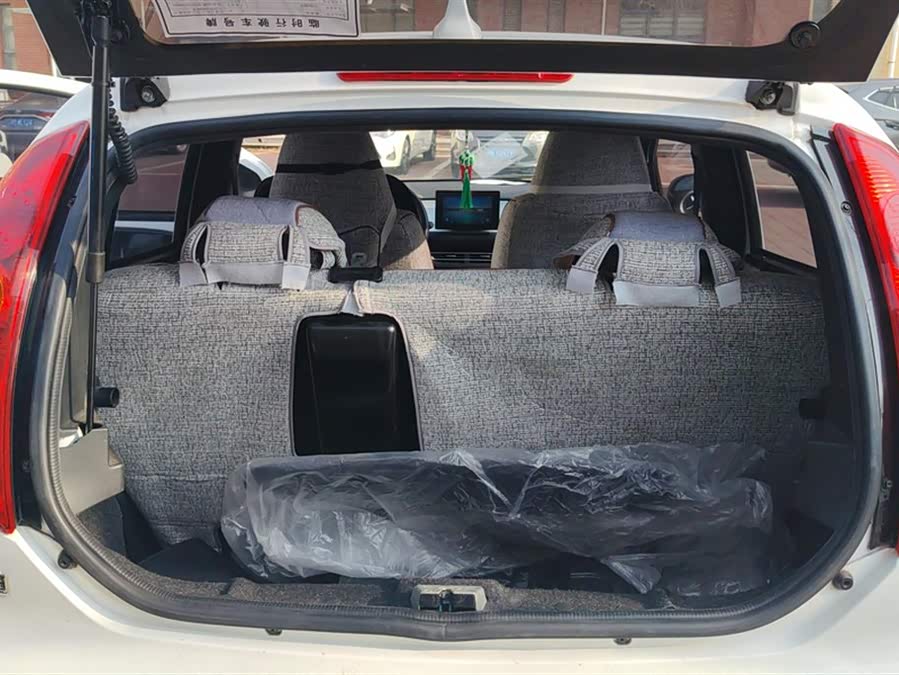 BYD e1 2020 car image #5