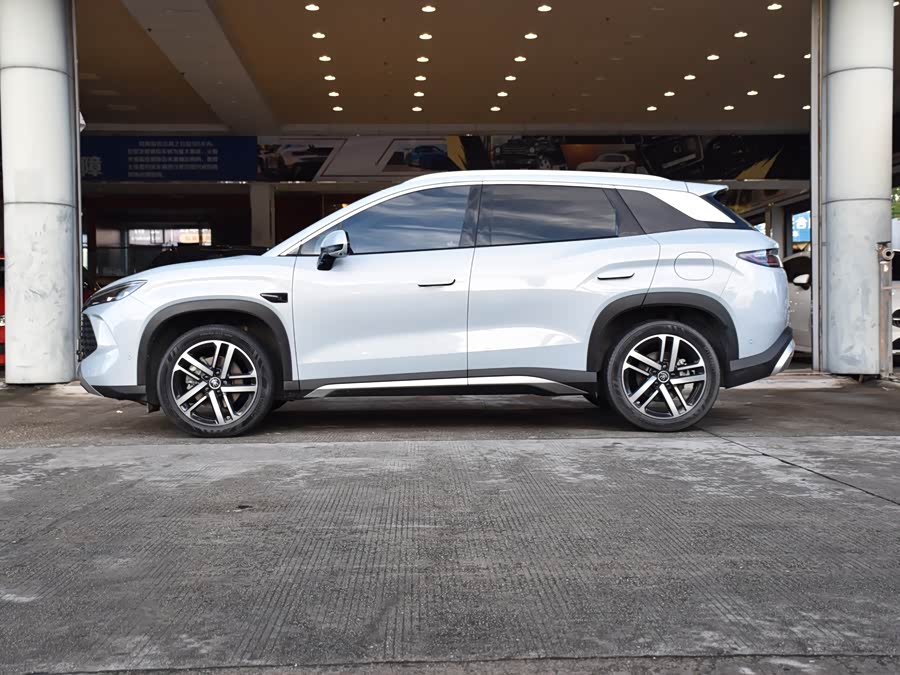 BYD SongL DM-i 2025 #5 BYD SongL DM-i 2025 car image #5