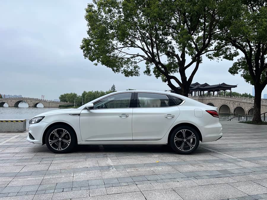 6 2018 car image #5