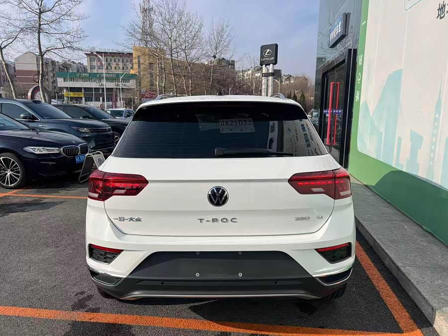 Volkswagen T-Roc 2023 car image #5