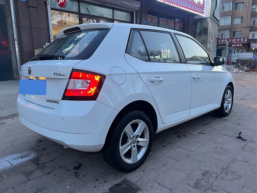 Skoda Fabia 2016 صورة سيارة #5