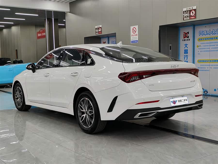 Kia K5 2025 car image #5