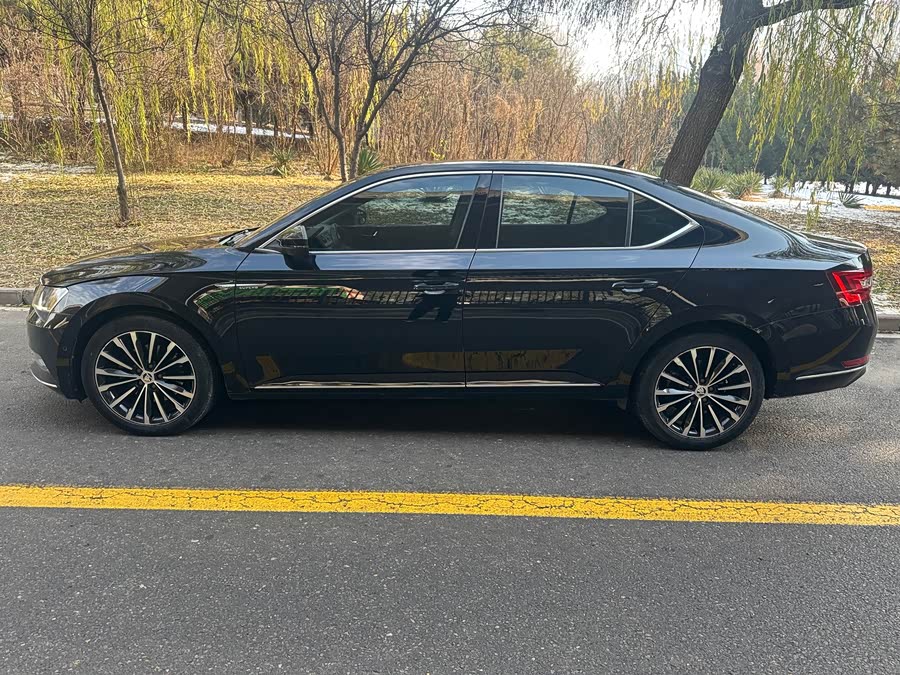 Skoda Superb 2016 car image #5