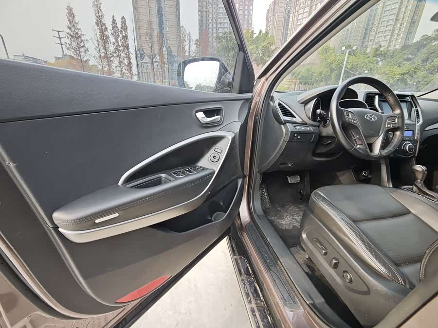 Hyundai Santa Fe 2023 car image #5