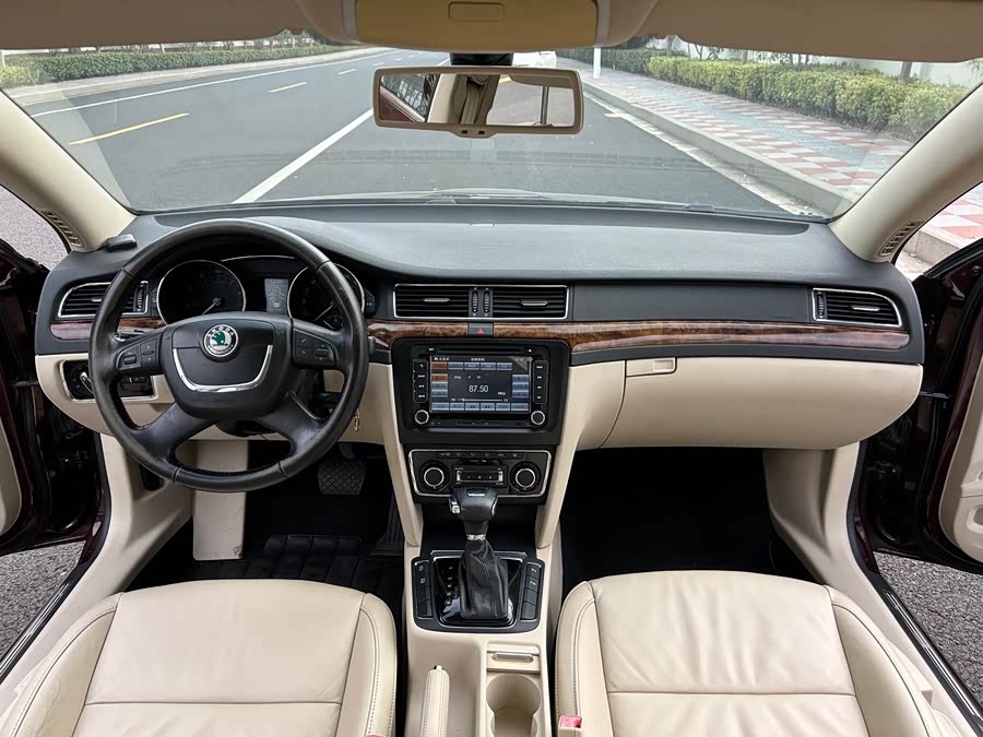 Skoda Superb 2012 immagine di auto #5