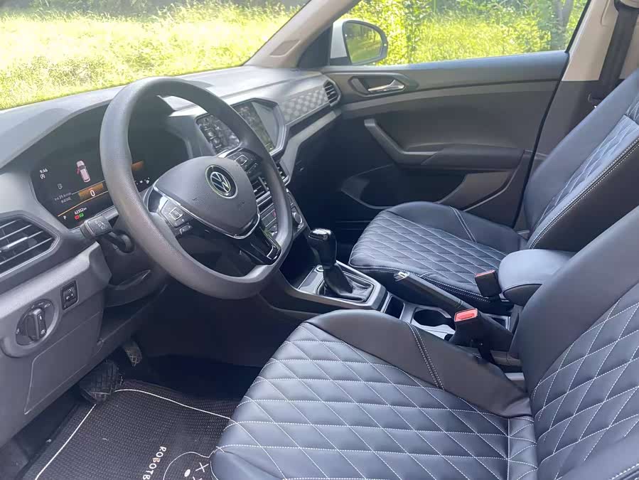 Volkswagen T-Cross 2023 car image #5