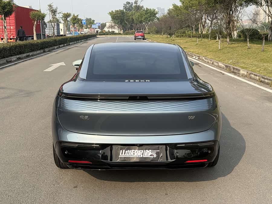 极氪 极氪007 2023 汽车图片 #5