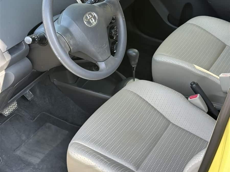 Toyota Yaris 2010 imagen de coche #5