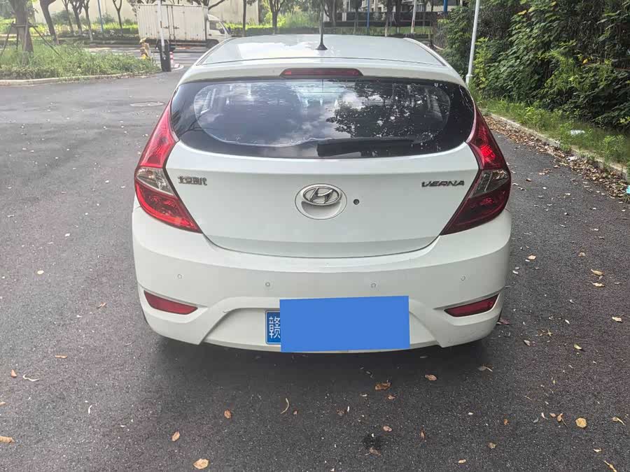 Mazda Reina Hatchback 2015 #5 Mazda Reina Hatchback 2015 car image #5