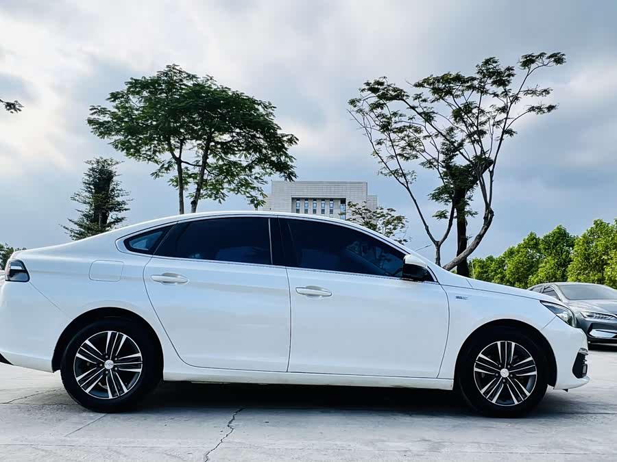 Peugeot 308 2017 #5 Peugeot 308 2017 car image #5