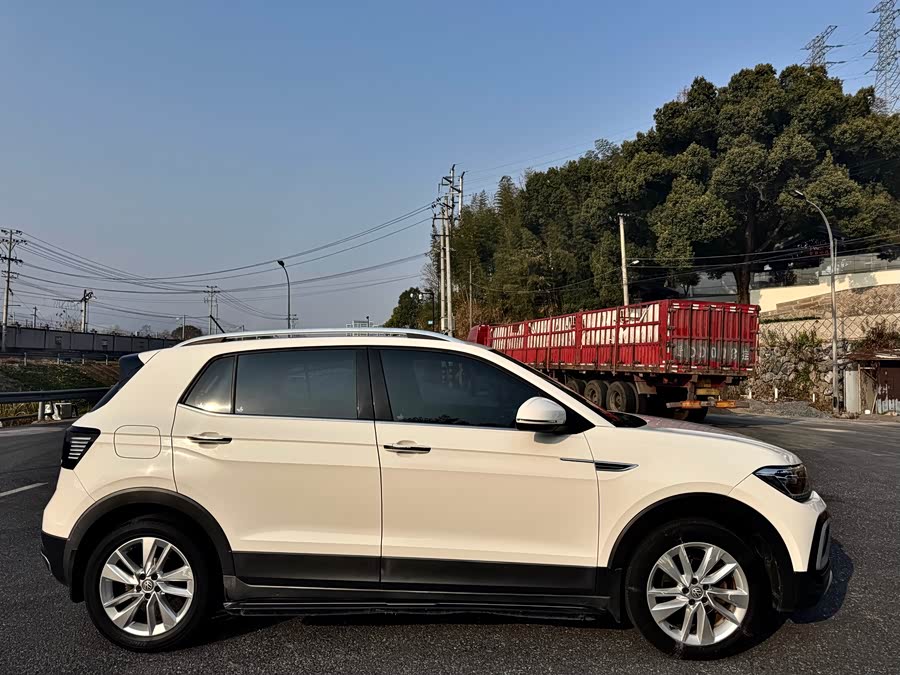 Volkswagen T-Cross 2019 #5 Volkswagen T-Cross 2019 car image #5