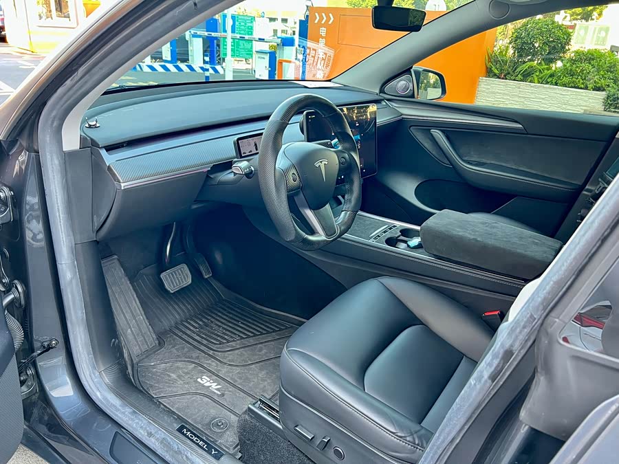 Tesla Model Y 2022 car image #5