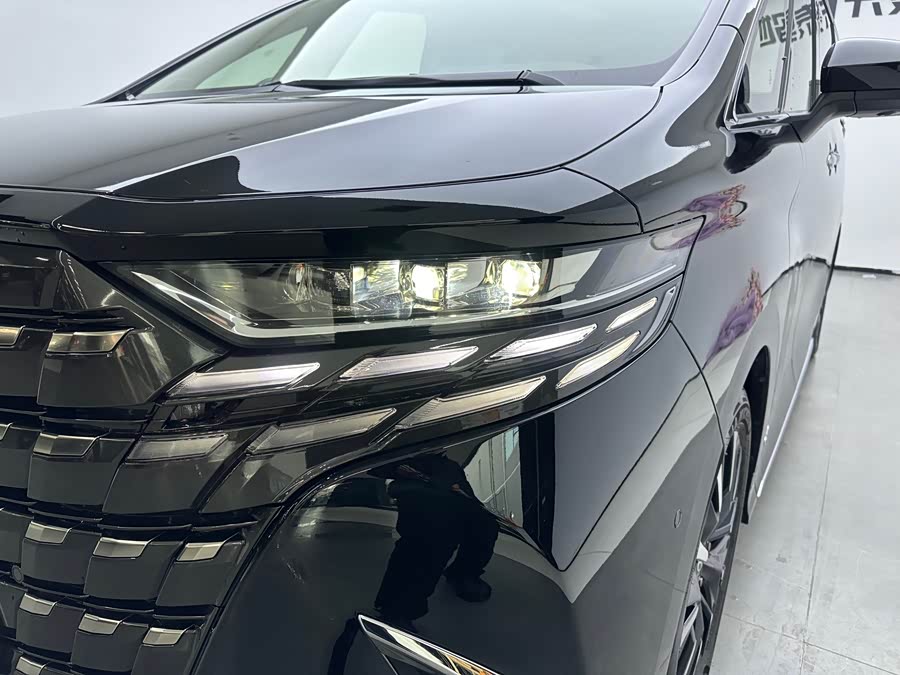 Toyota Alphard car image #5
