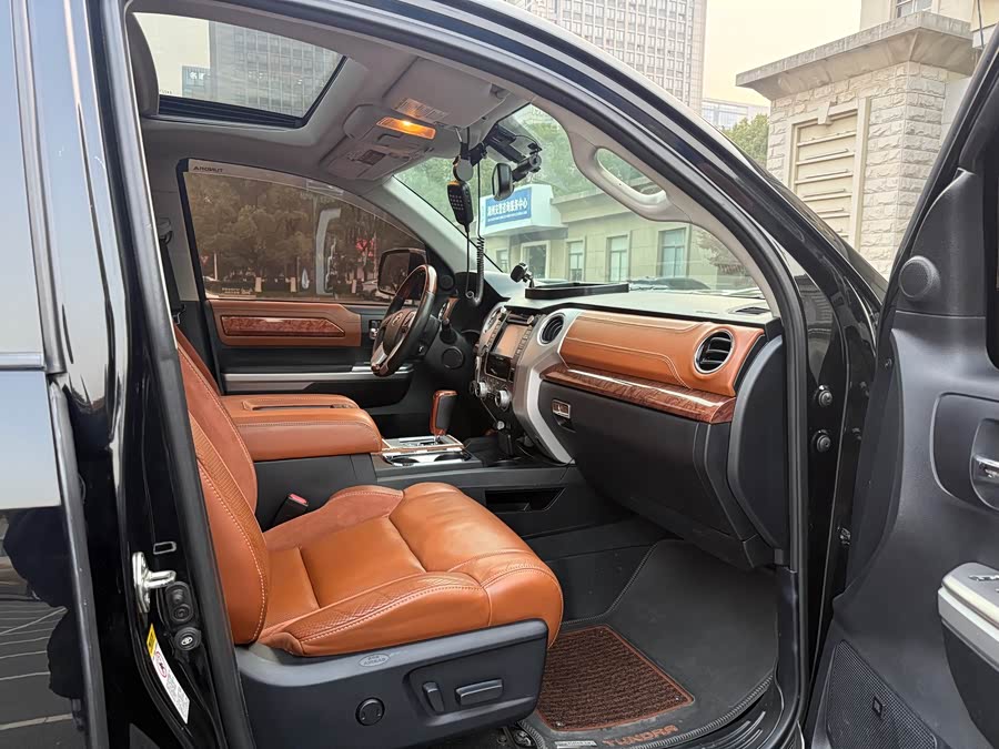 Toyota Tundra 2015 immagine di auto #5