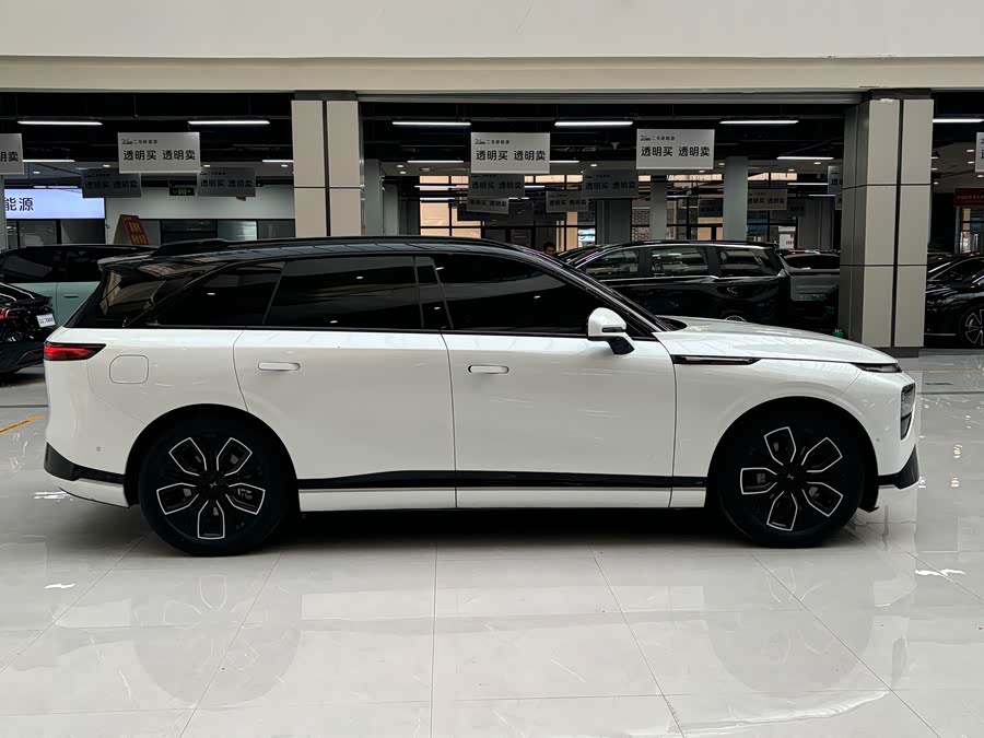 Xpeng G9 2025 car image #5