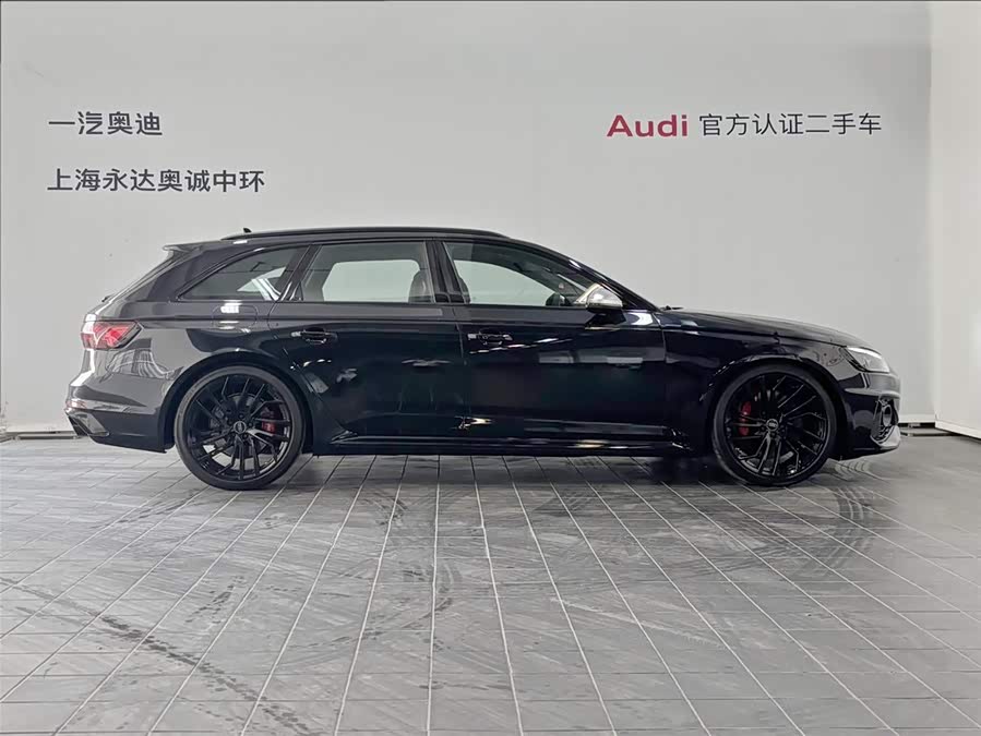 Audi RS 4 2023 car image #5