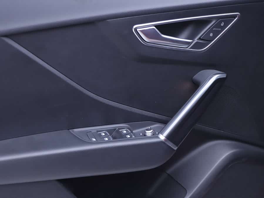 Audi Q2L 2020 car image #5