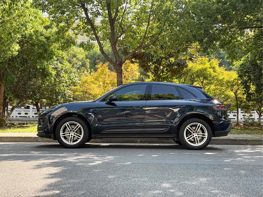 2022 car image #5