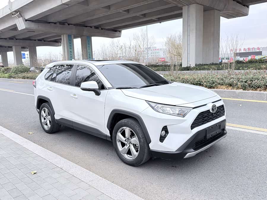 Toyota RAV4 2022 car image #5