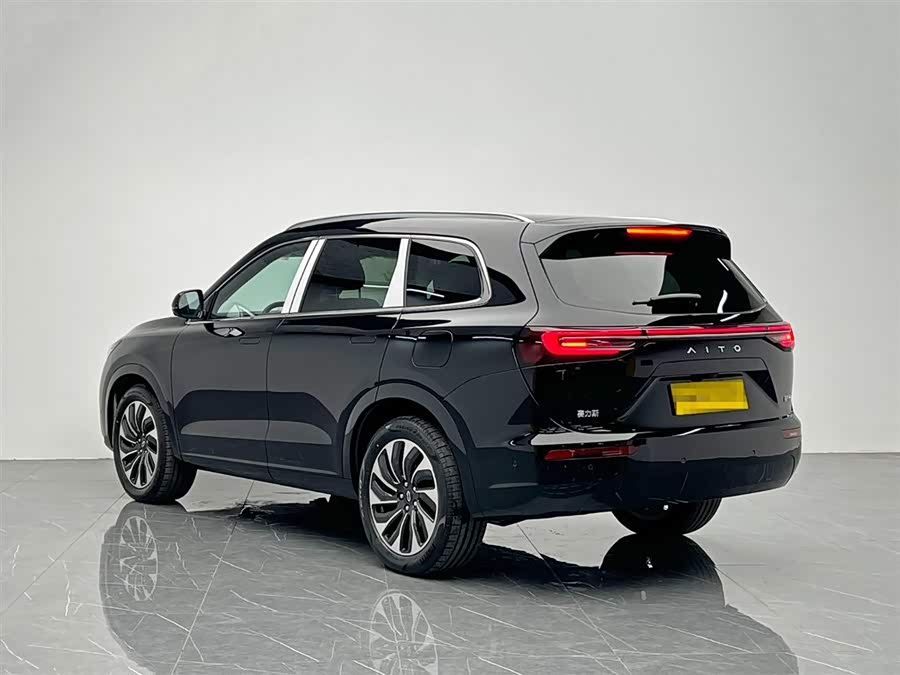 2025 car image #5
