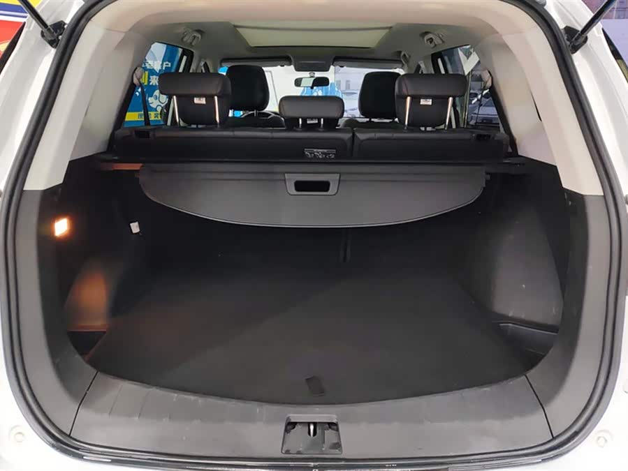 Forthing T5 2023 immagine di auto #5