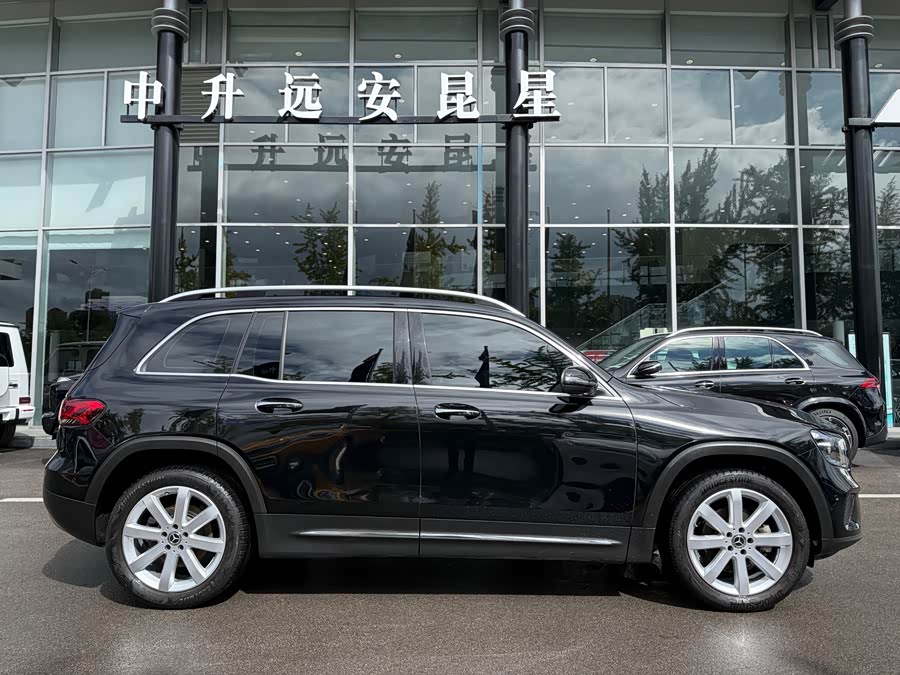 Mercedes-Benz GLB Class 2025 car image #5