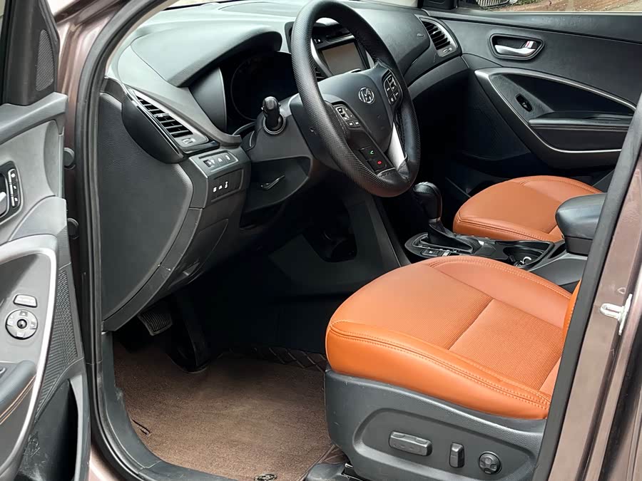 Hyundai Santa Fe 2013 car image #5
