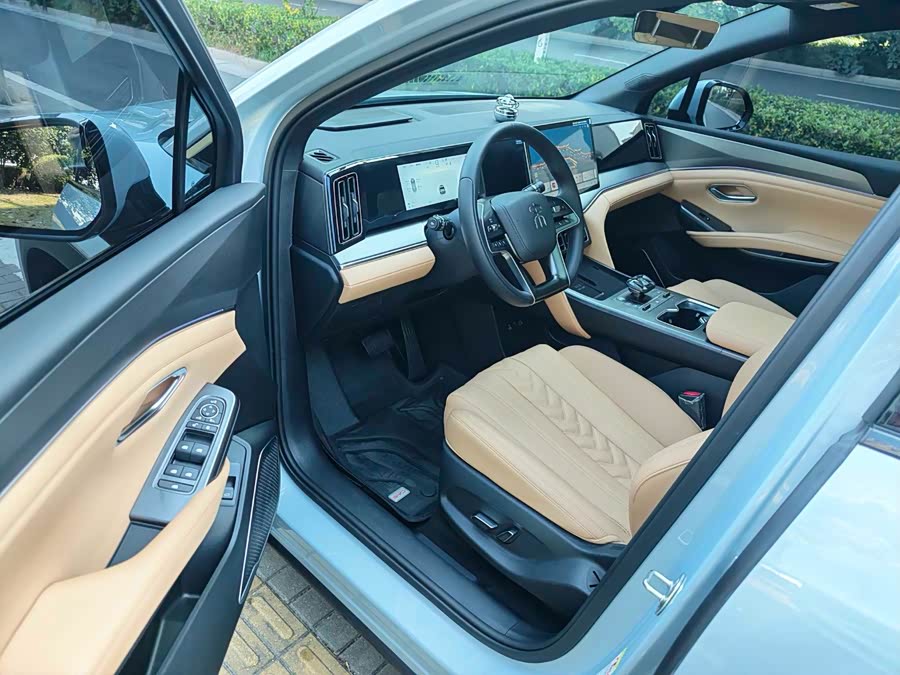 BYD SongL DM-i 2025 #5 BYD SongL DM-i 2025 car image #5