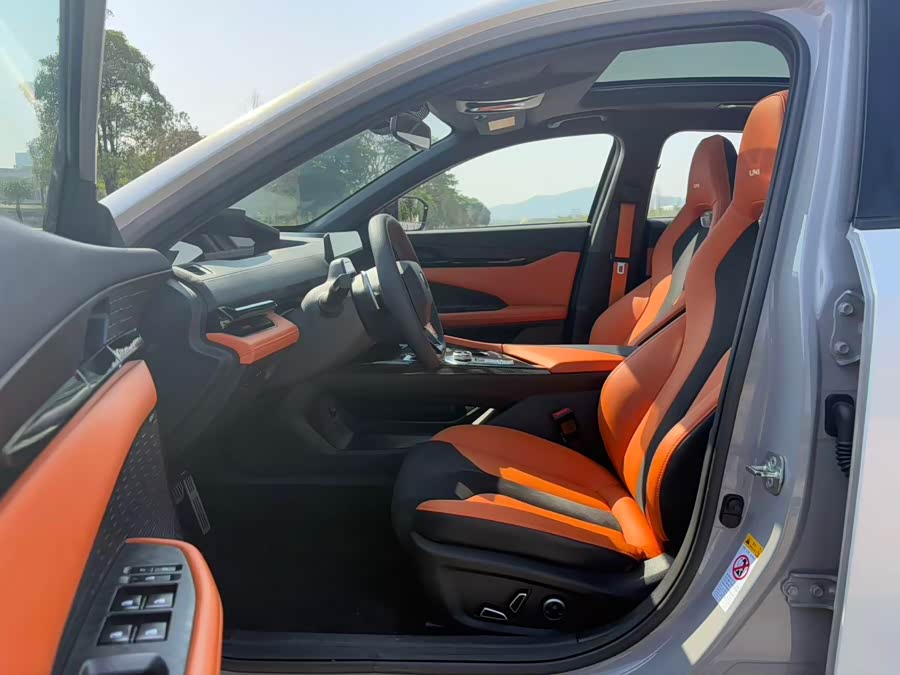 Changan UNI-V 2023 car image #5