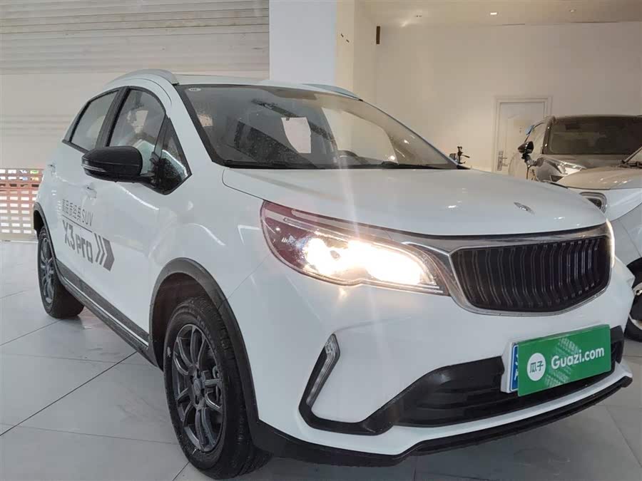X3 PRO 2025 car image #5