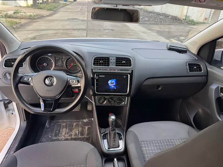 Volkswagen Polo 2018 car image #5