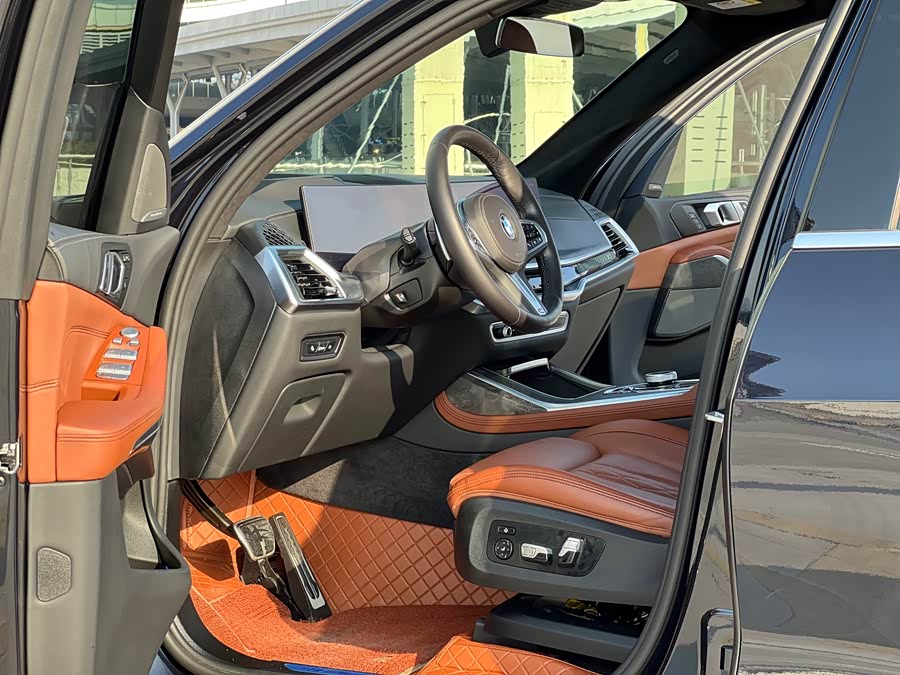 BMW X7 2024 car image #5