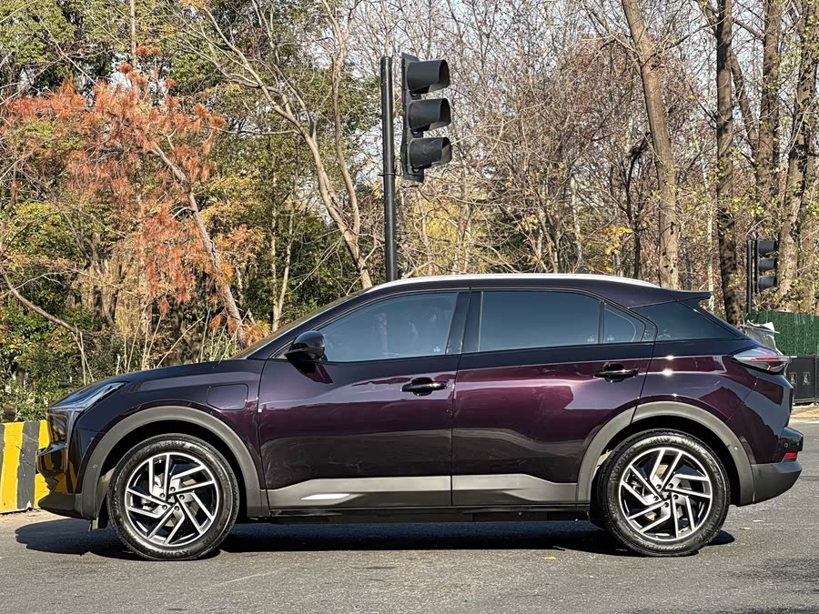 哪吒汽车 哪吒U 2021 #5 哪吒汽车 哪吒U 2021 汽车图片 #5