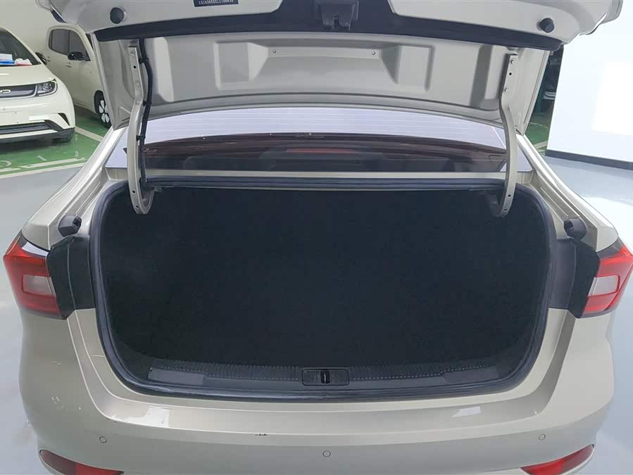 Roewe i5 2020 #5 Roewe i5 2020 car image #5
