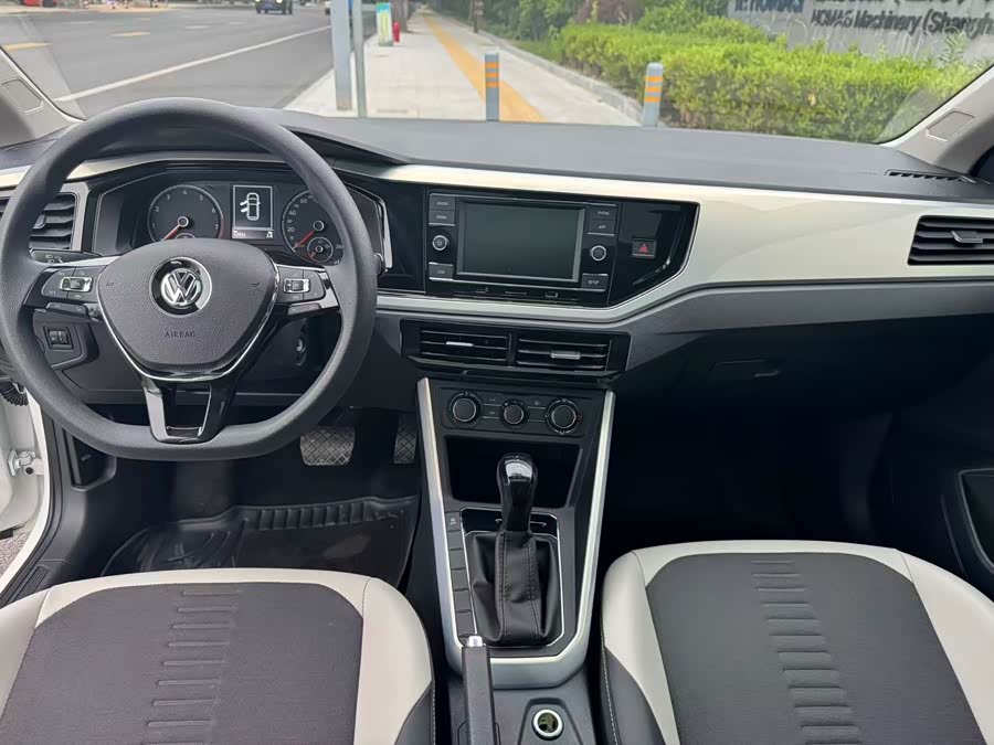 Volkswagen Polo 2020 car image #5