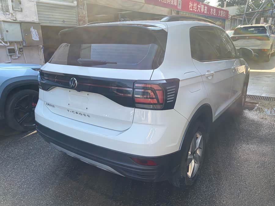 Volkswagen T-Cross 2023 car image #5